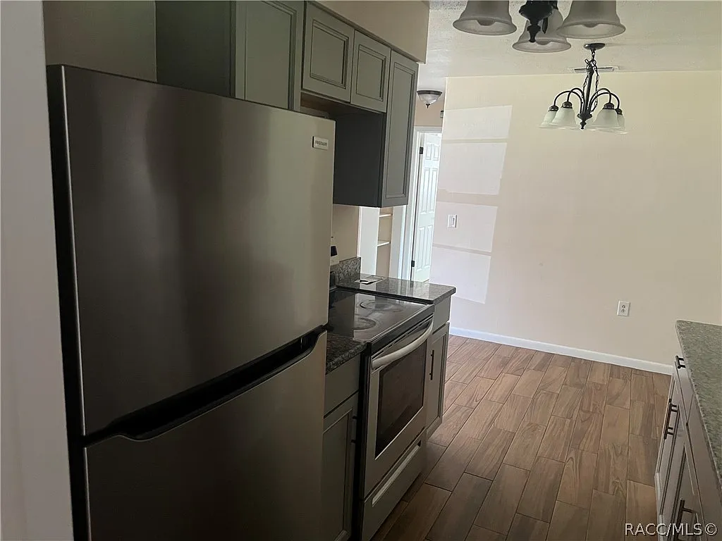 3 bed, 1.5 bath, $1,500 — Photo 2