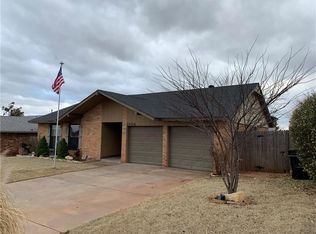 1404 SE 8th St, Moore, OK 73160