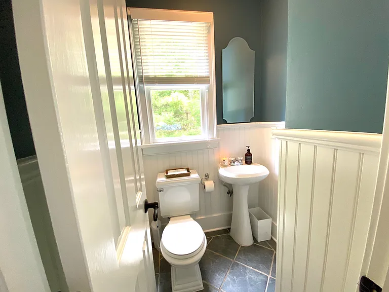 1461 Noyack Rd — Photo 8