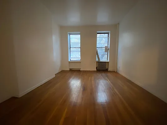 Rented by Mdrn Residential | media 3