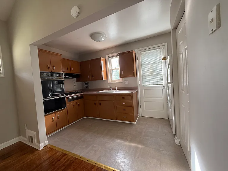 6221 Addison Rd — Photo 3