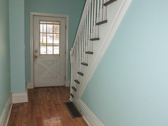 2nd image of 605 N River St