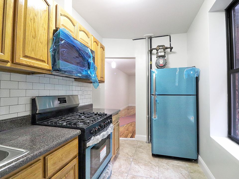 1st image of 209 E 165th St Frnt 1