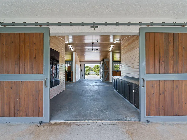 13155 Southfields Rd — Photo 48