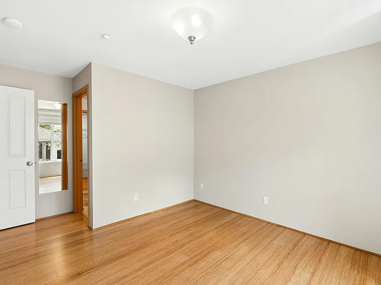 1652 25th Pl NE #203 — Photo 17