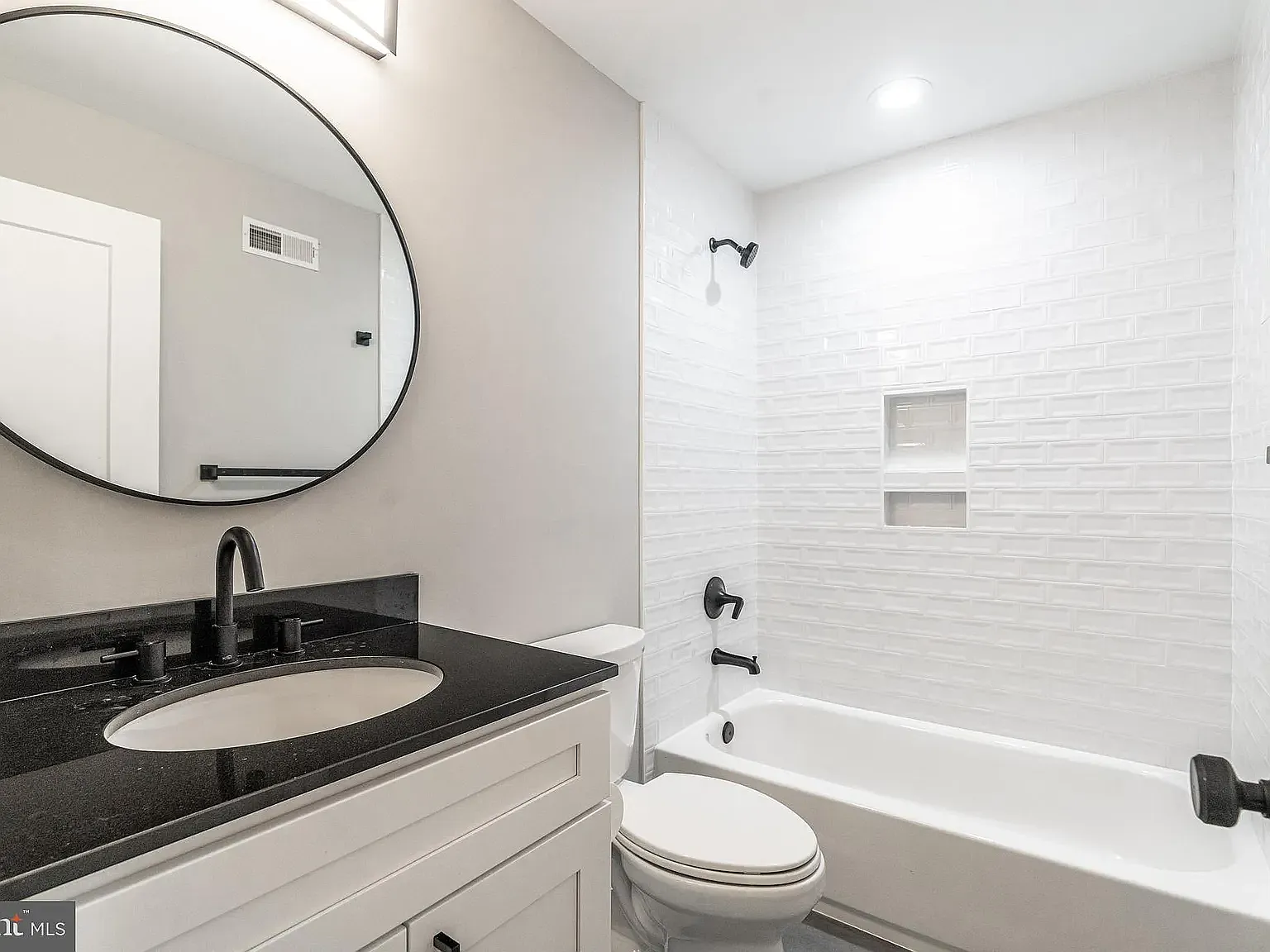 2 bed, 1053 sqft, $2,600 — Photo 4