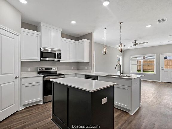 3rd image of 2517 Shady Route Ln
