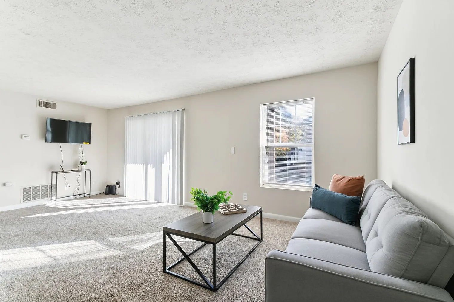 2 bed, 2.0 bath, 1076 sqft, $2,805 — Photo 1