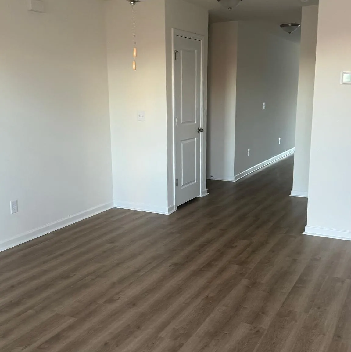 4 bed, 2.5 bath, 1926 sqft, $2,000 — Photo 2