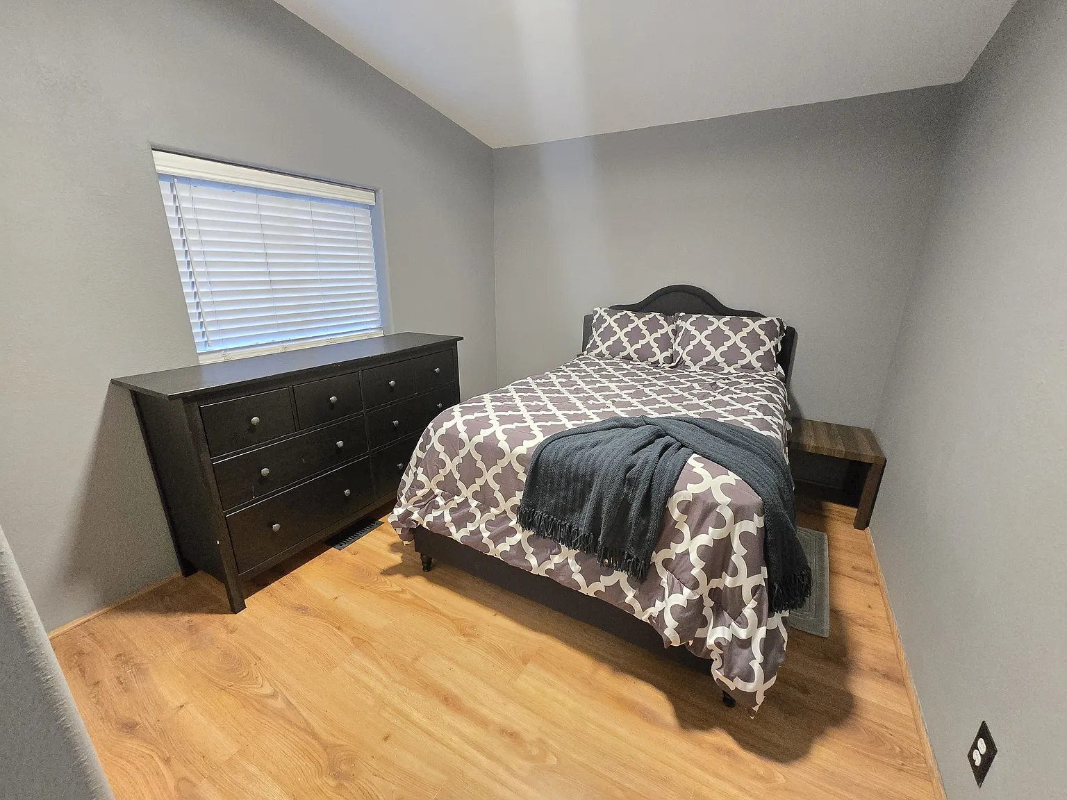 3 bed, 1404 sqft, $1,000 — Photo 3