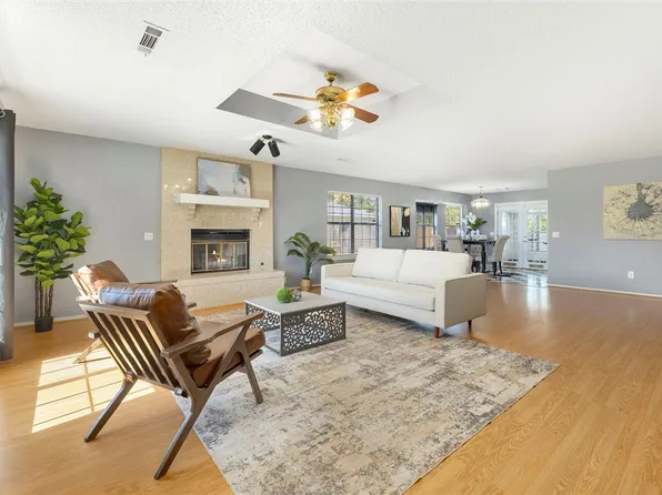 215 Jonathan Dr, Bentonville, AR 72712