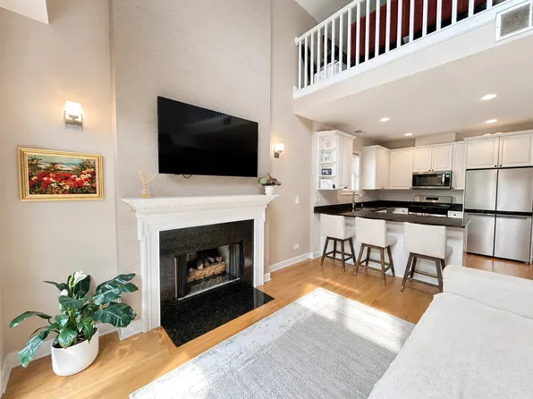 2855 N Damen Ave #3, Chicago, IL 60618
