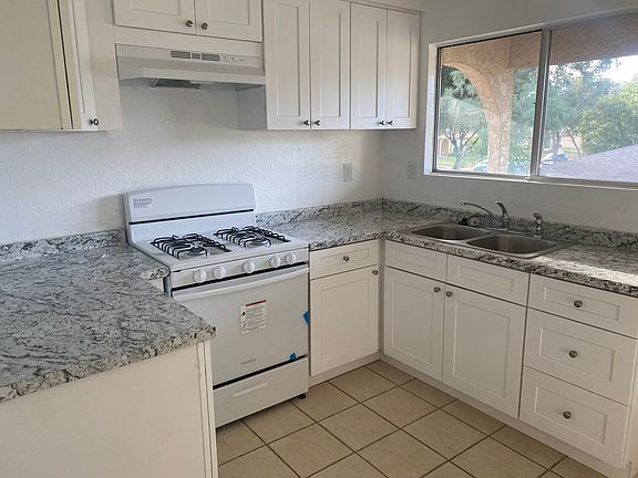 5th image of 1135 Oxford Dr APT C