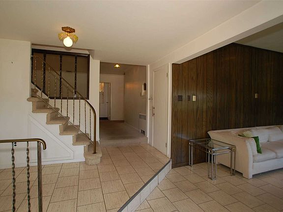3rd image of 148 Rose Ln