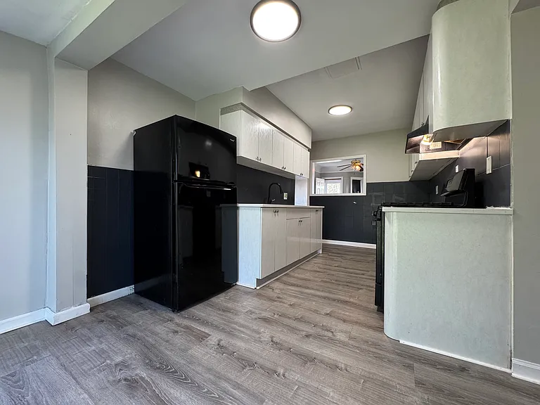 20741 Curie — Photo 16