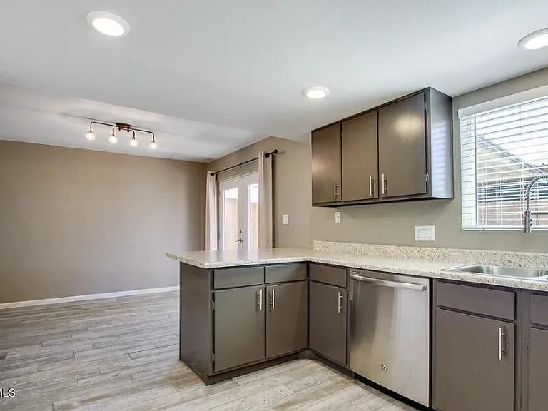 8303 E Thomas Rd — Photo 16