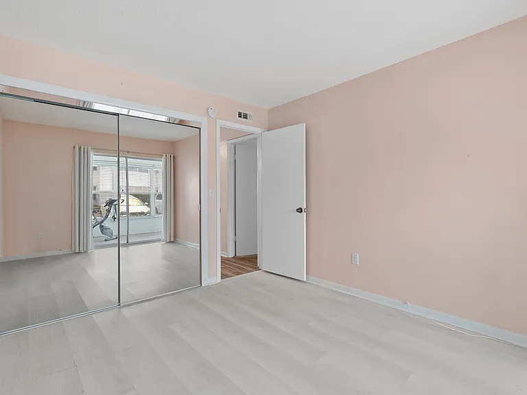 209 NE Lincoln Cir N #109 — Photo 17