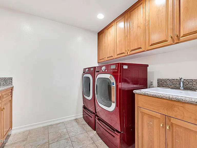 1687 Castlebridge Ct — Photo 40