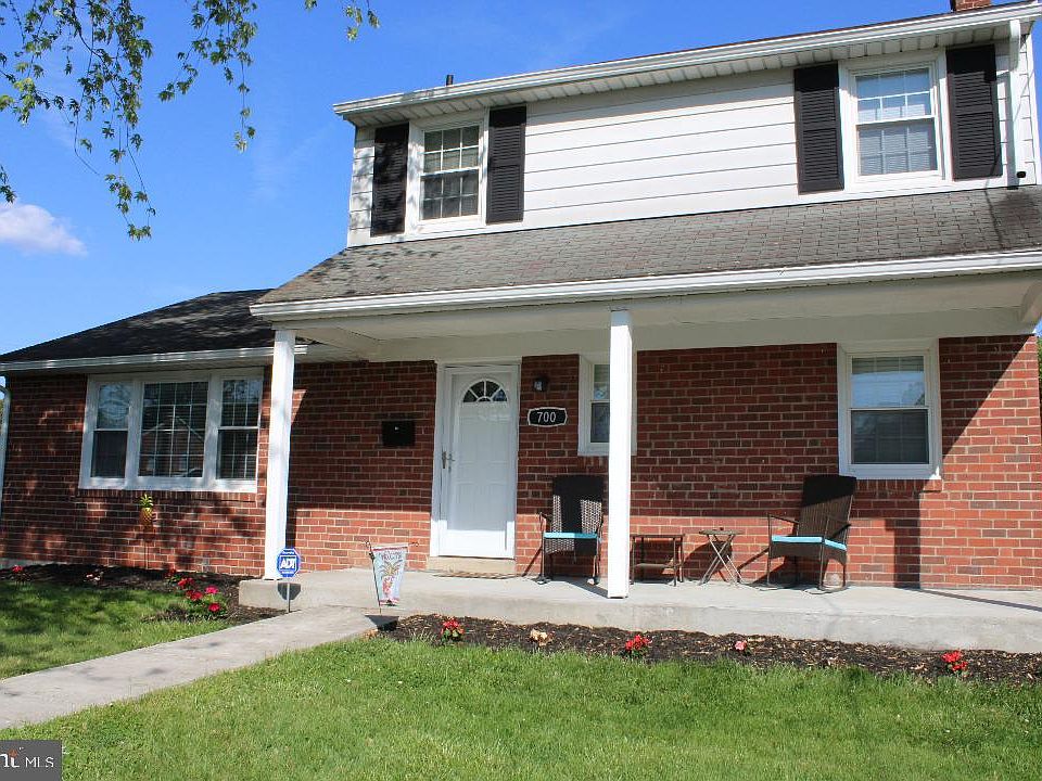 1st image of 700 Lincoln Dr