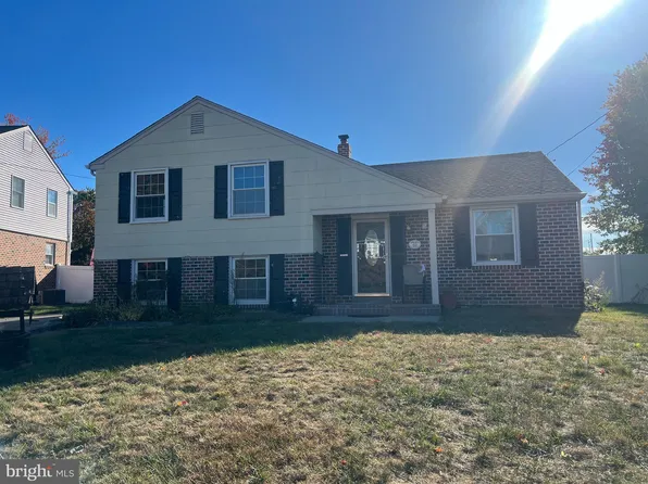 402 Sir Galahad Dr, Brookhaven, PA 19015