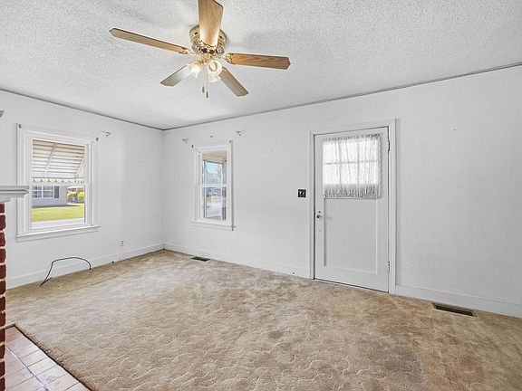 4th image of 618 Carden Ave