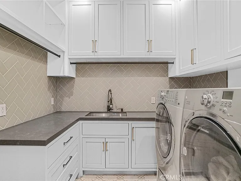 4961 Edgerton Ave — Photo 38