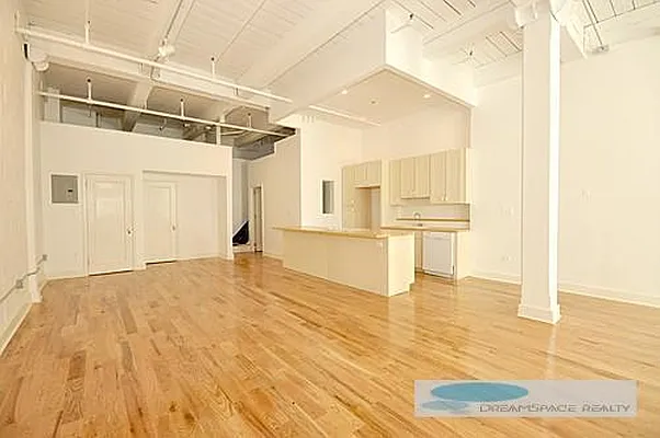 Rented by Dream Space Realty | media 19