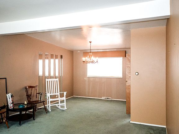 3rd image of 284 Bradley Dr