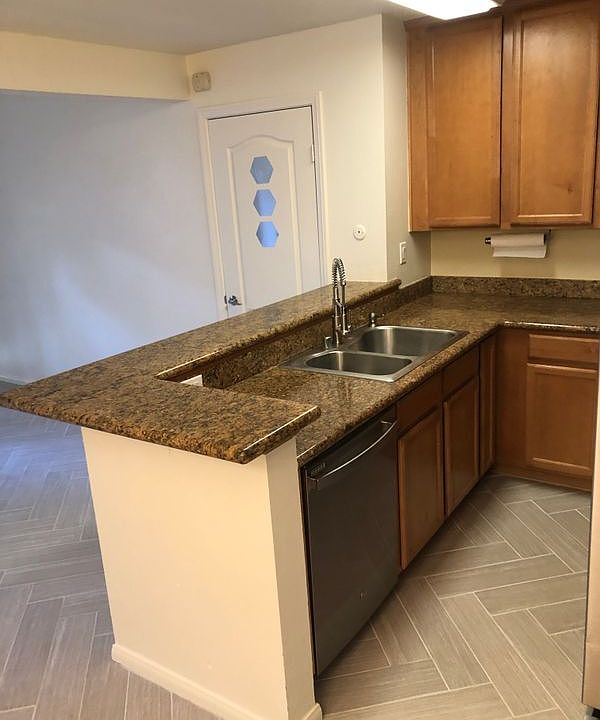1st image of 3454 Castle Glen Dr Unit 131