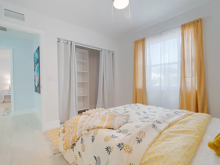 1332 Longwood St #1 — Photo 21
