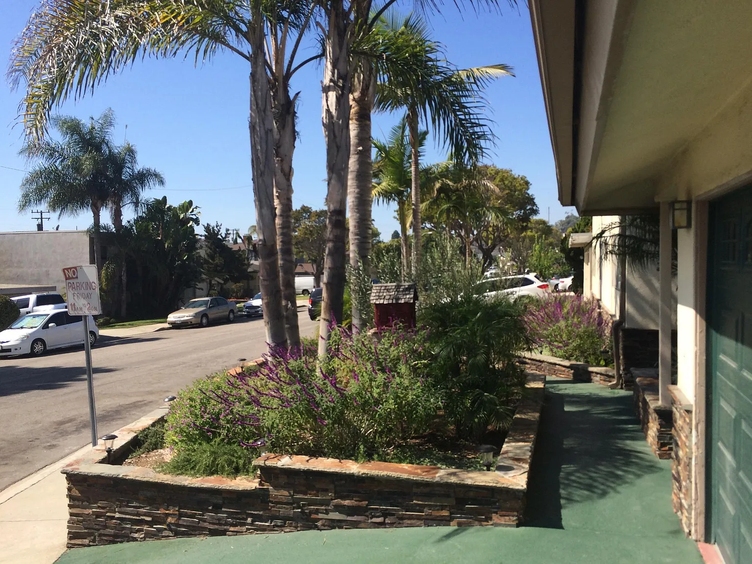 2 bed, 900 sqft, $3,335 — Photo 2
