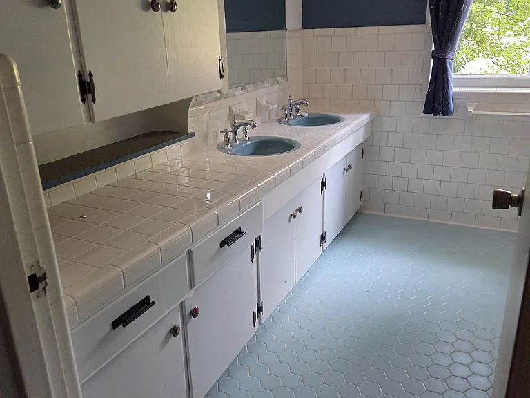 402 Pinecrest St — Photo 9