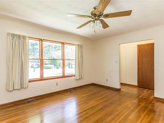3rd image of 222 Hensley Dr