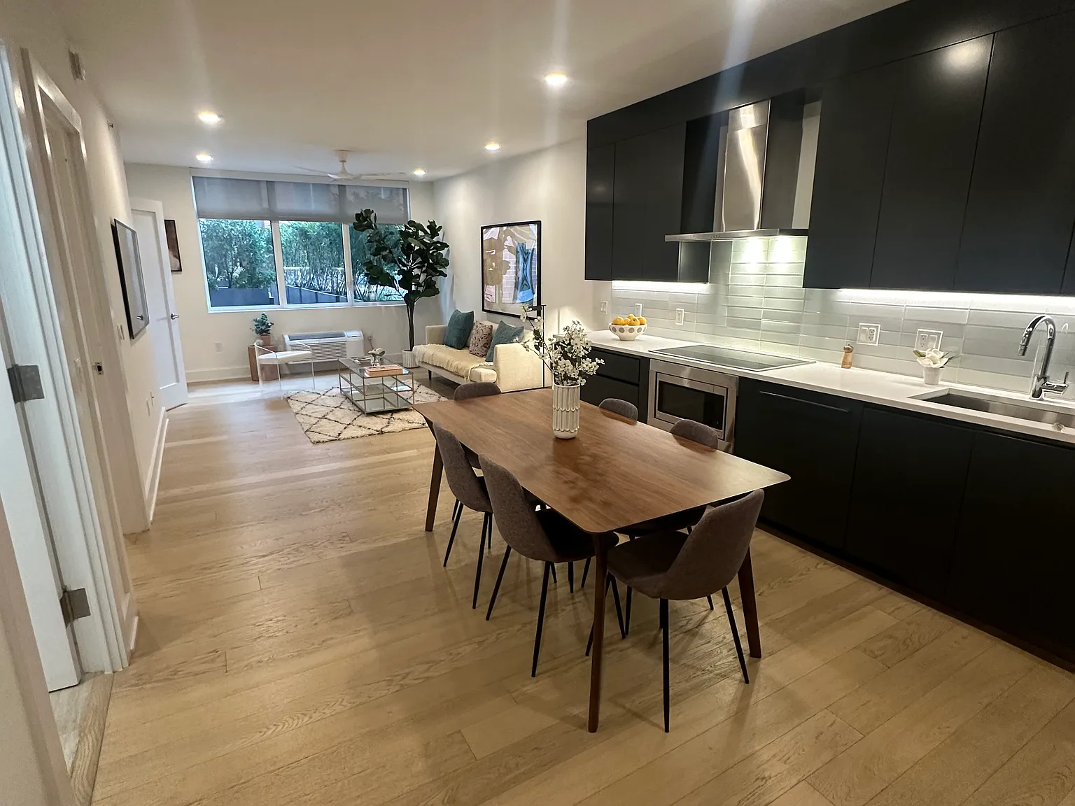 2 bed, 1200 sqft, $3,795 — Photo 1