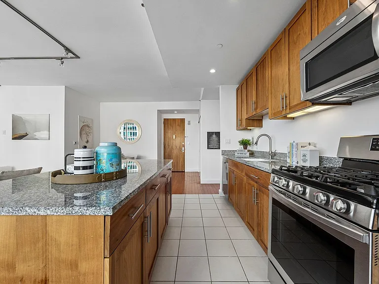 20 Newport Pkwy #908R-JC — Photo 7