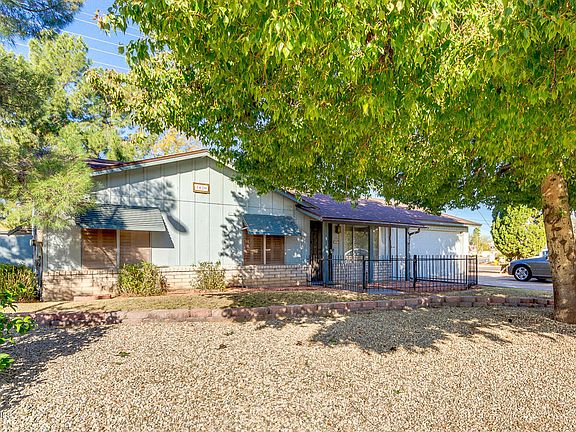 3rd image of 1820 N Sunrise Cir