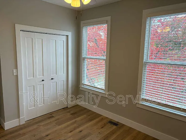 529 N Highland Ave — Photo 17