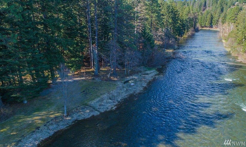 This amazing Yakima River Frontage is waiting for you. Nearly 4 acres of water front. Come float the river or fish from your own banks, while staying in your over 3000 sq foot pan abode home. 