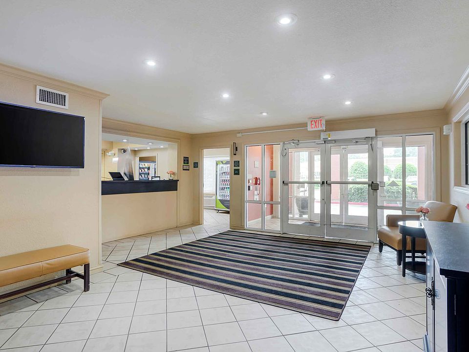 Lobby and Guest Check-in