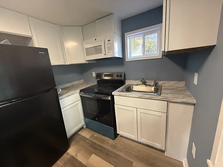 513 Stratford Ave — Photo 3
