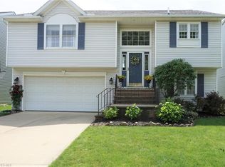 9558 Cyprus Ln, Olmsted Falls, OH 44138