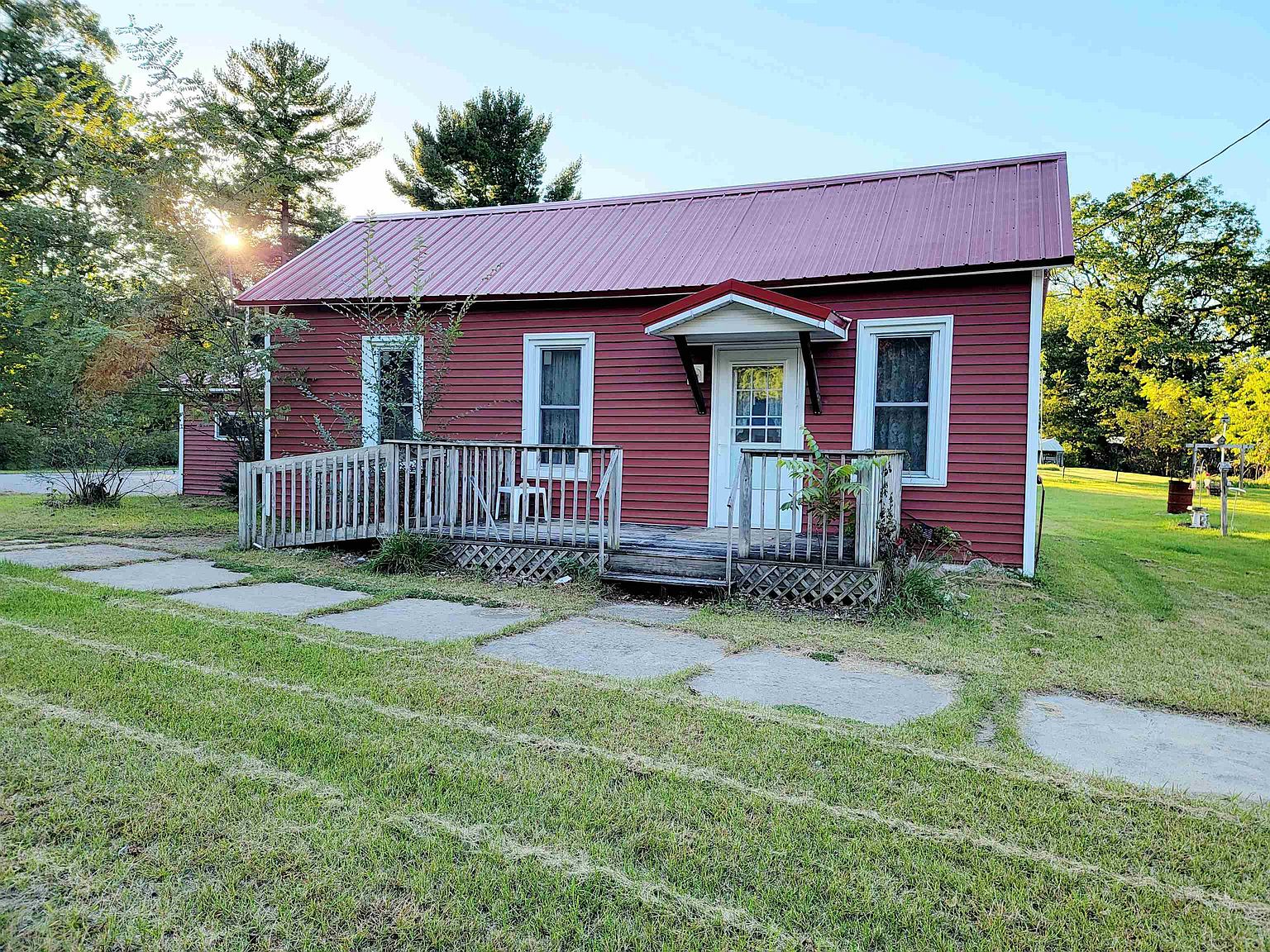 329 S Main St, Hancock, WI 54943 Zillow