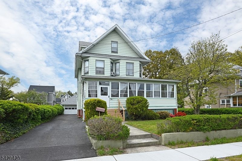 1st image of 10 Beech St