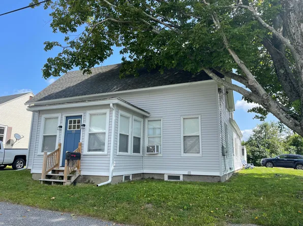 40 Royal Street, Winthrop, ME 04364