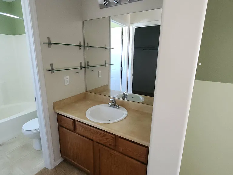 209 E Interlochen Ln — Photo 24
