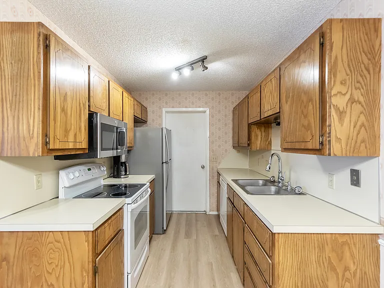 4074 Russell Ave — Photo 5