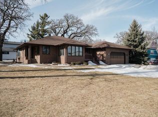 208 W 6th St, Blue Earth, MN 56013