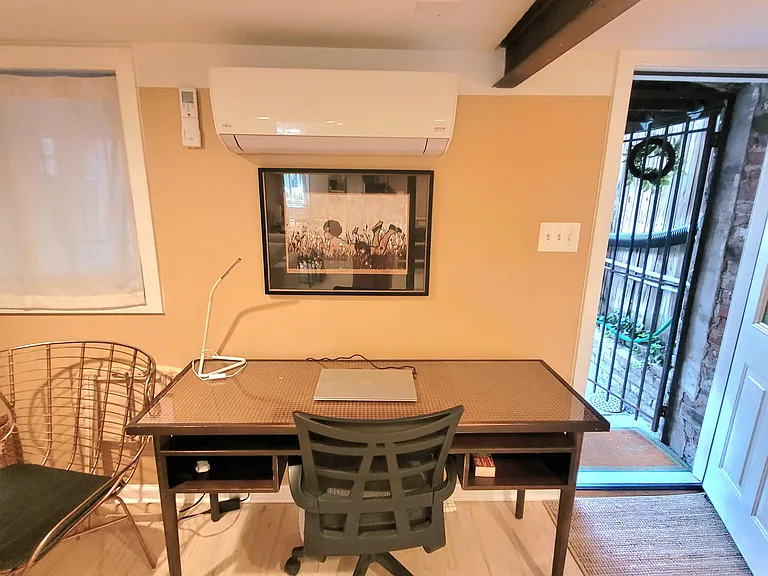 918 10th St NE #STUDIO — Photo 2