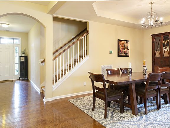 2nd image of 509 Cherry Blossom Way