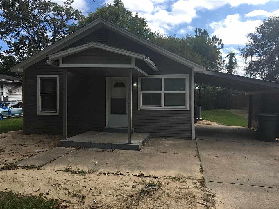 1st image of 160 Shakespeare Dr